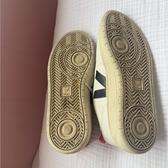 Veja Men's Sneakers in White with Blue and Red Accents - Picture 7 of 7